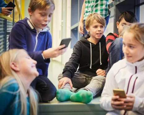 The Scandinavian nation to Introduce National Cellphone Prohibition in Schools